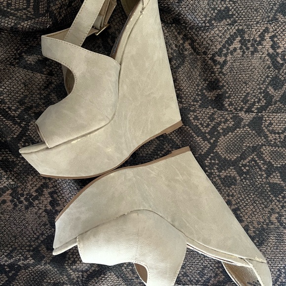 COPY - Steve Madden Xternal Size 6.5 - Picture 5 of 11